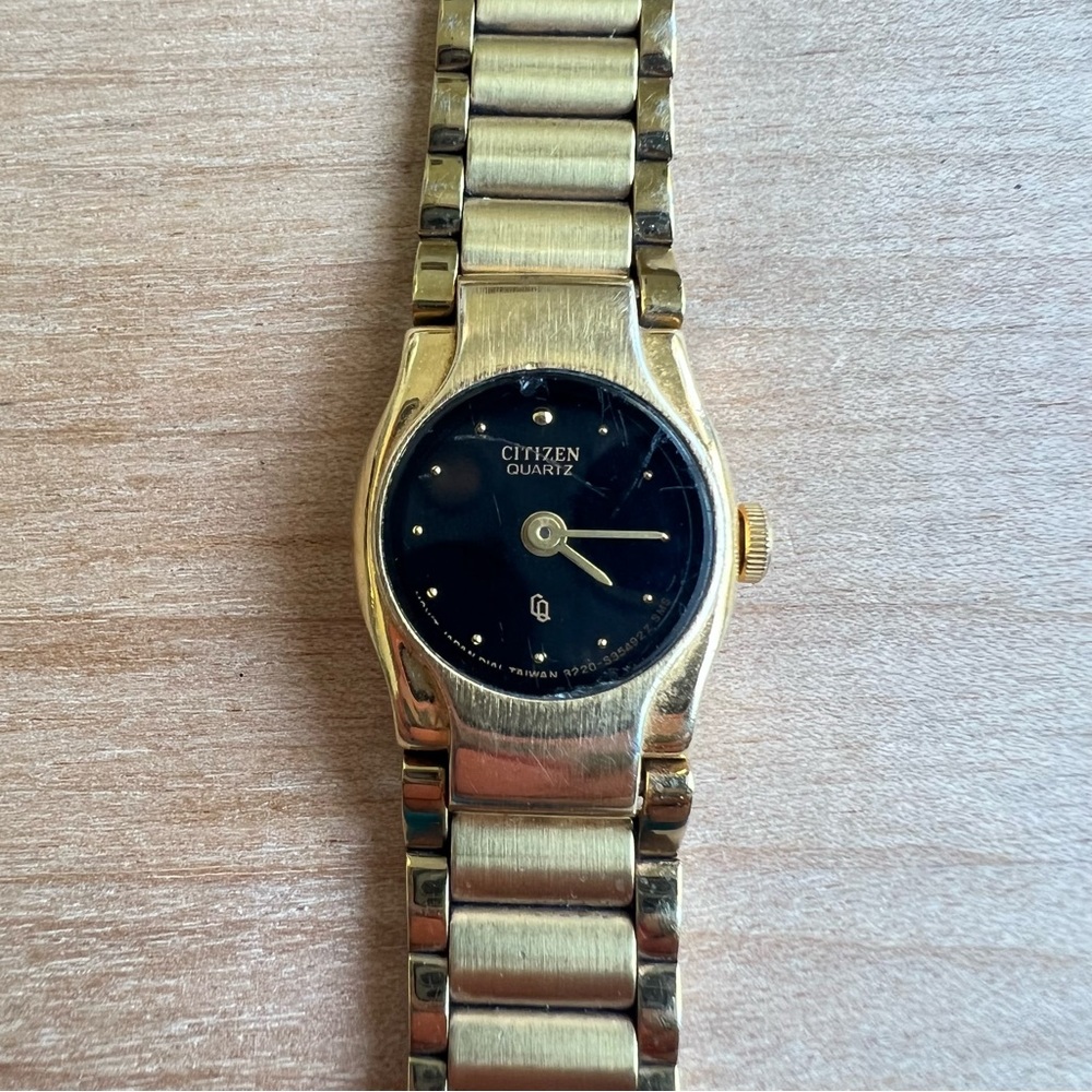 Citizen Quartz ladies black dial gold tone dress watch NEW BATTERY